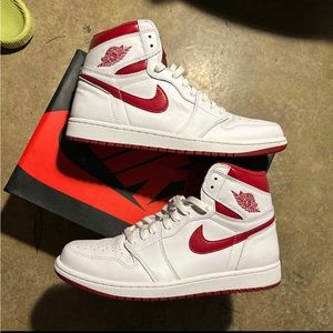 2017 metallic red Jordan 1’s size 11.5